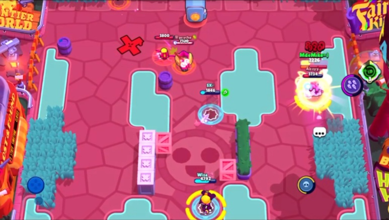 Brawl Stars gameplay showing early map control and positioning.